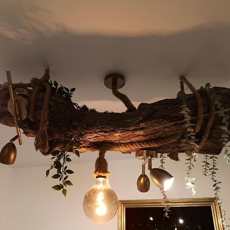 Little Modern Folk Apt Leilighet Vălenii de Munte Eksteriør bilde